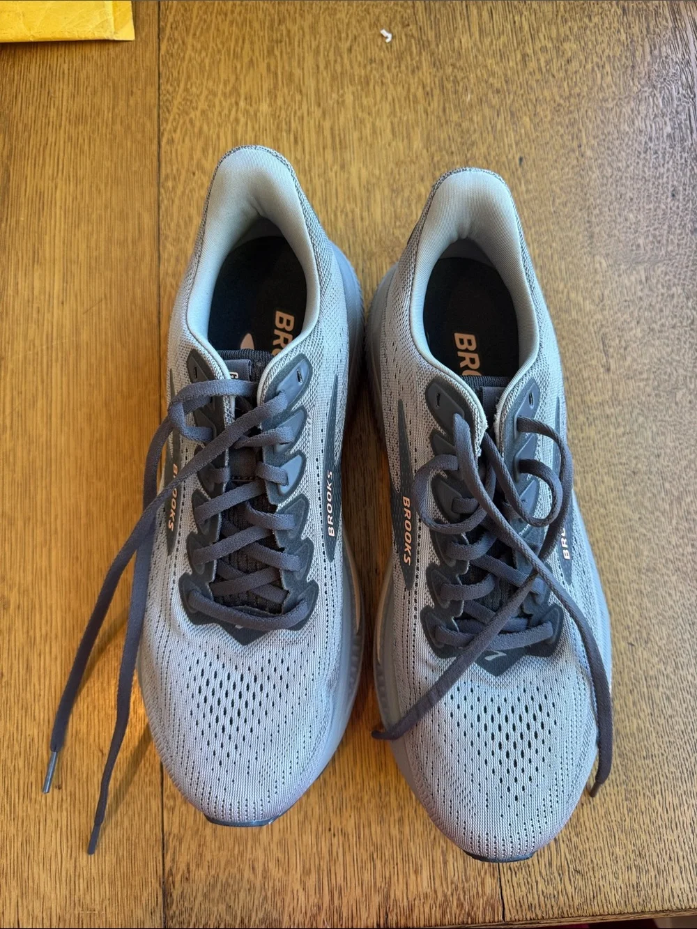 Brooks women’s Ghost 17 running shoes, 10.5 medium